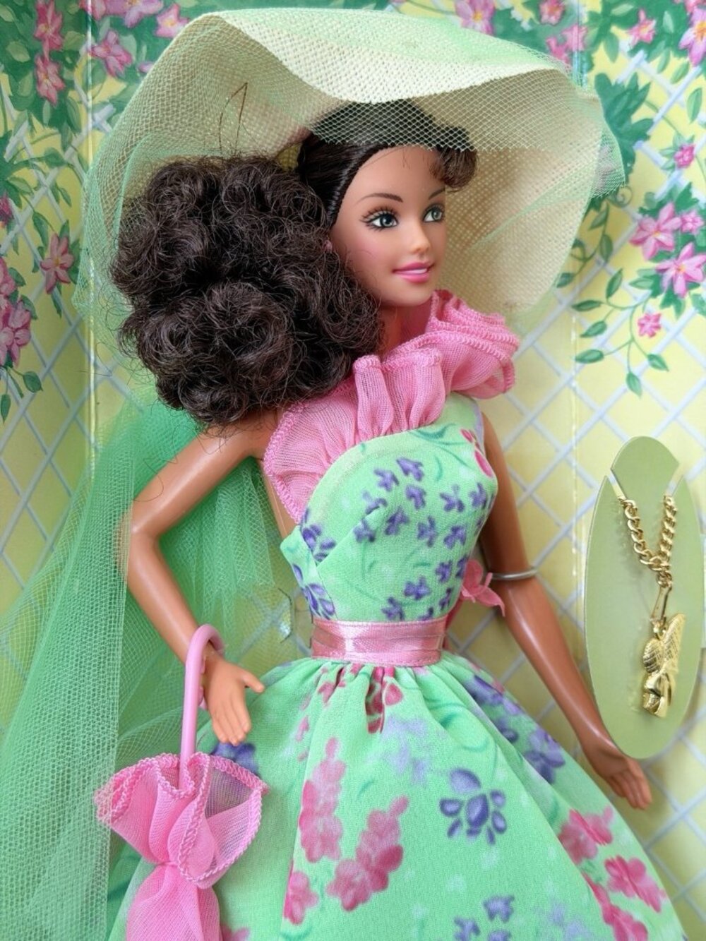 2001 Barbie Simply Charming Hispanic Doll Special Edition Mattel 54243 - Picture 6 of 12